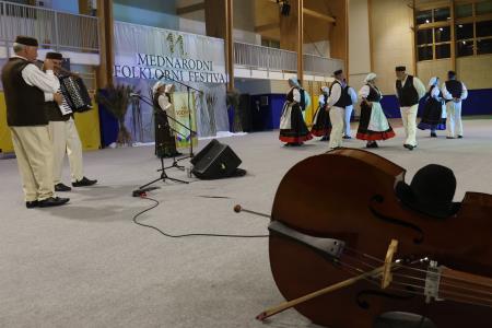 11. MEDNARODNI FOLKLORNI FESTIVAL RAKEK 44 FOTO LJUBO VUKELIČ